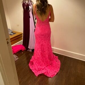 i’m selling my camile la vie prom dress